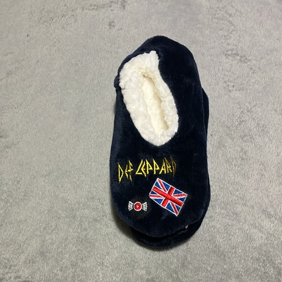 Def Leppard women’s slippers - Picture 2 of 4